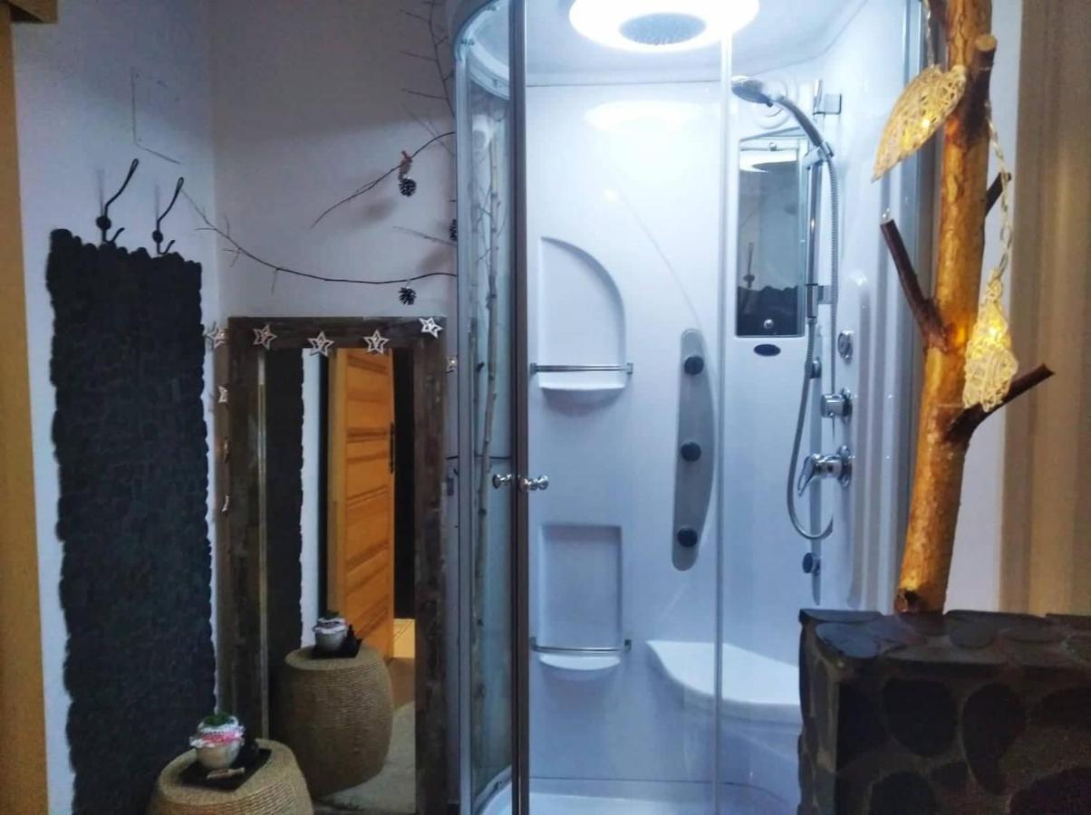 Skalny Zakatek Z Grota Solna Na Wylacznosc Łapsze Niżne エクステリア 写真